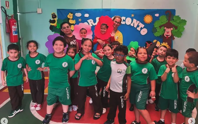 Turma da Educação Infantil na Hora do Conto A Linda Rosa Juvenil
